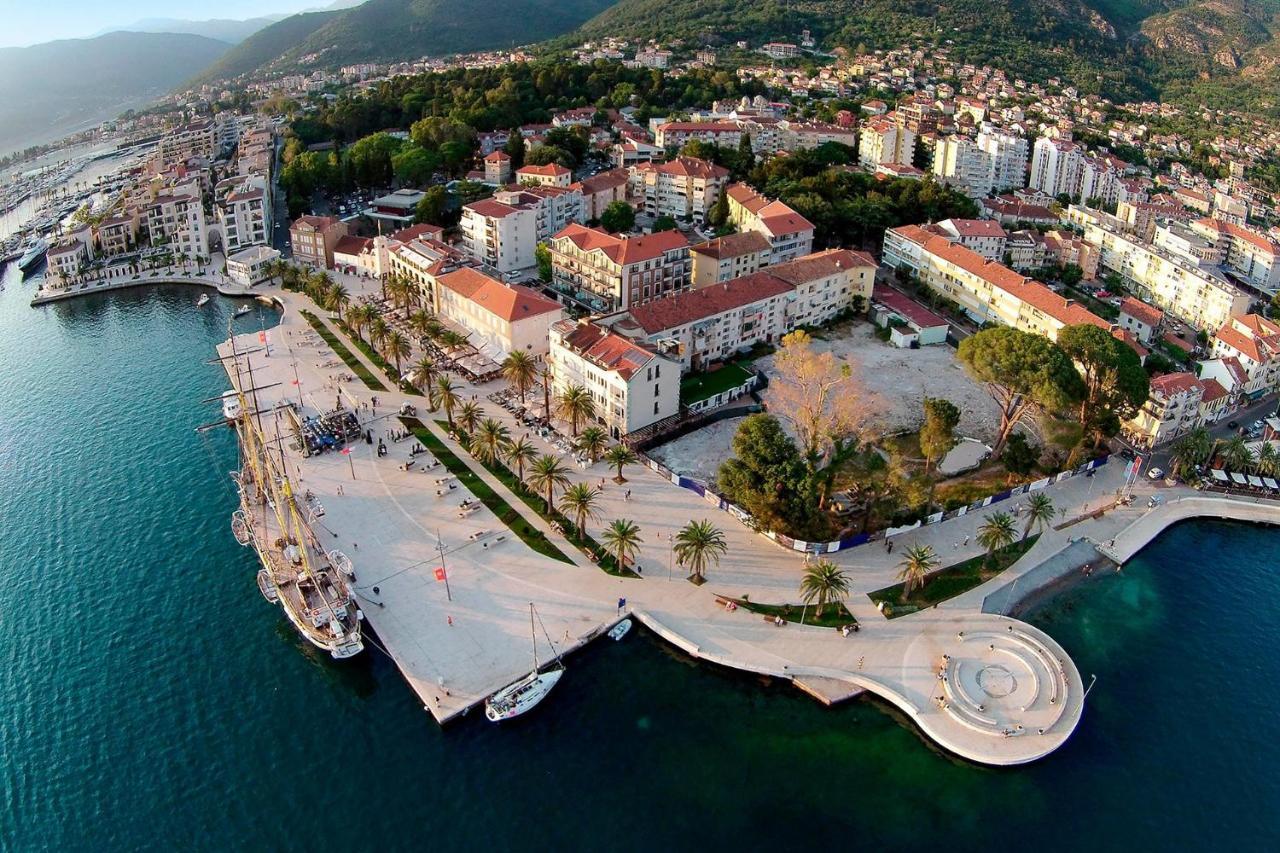 Room Next To Porto Montenegro Τίβατ Εξωτερικό φωτογραφία